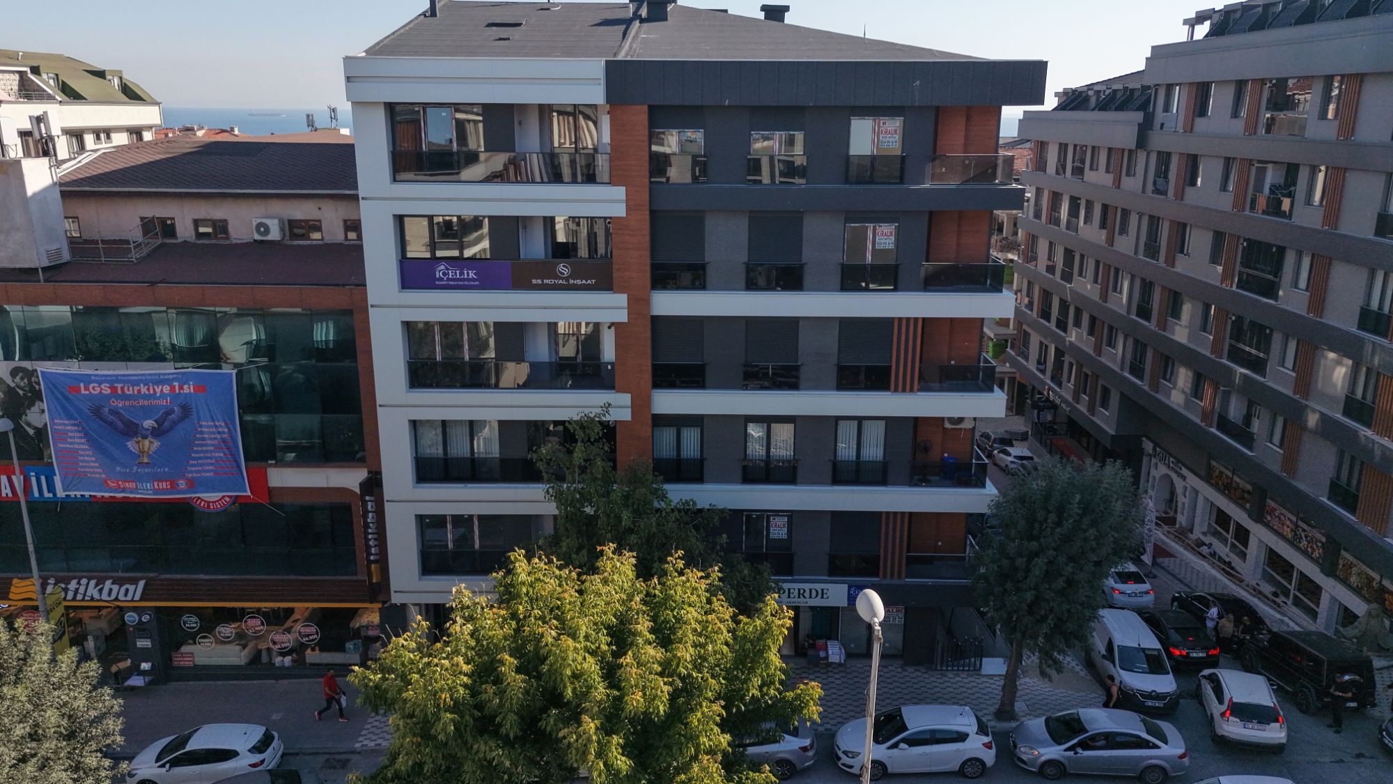 ÇELİK APARTMANI — Avcılar